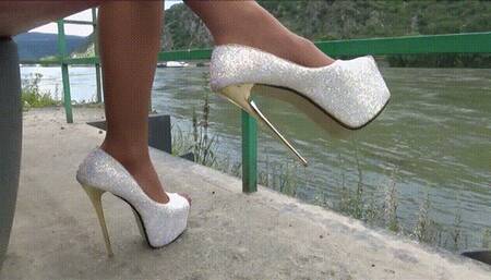 Walking in 7 inch extreme high heels - full clip - (1280x720*wmv)