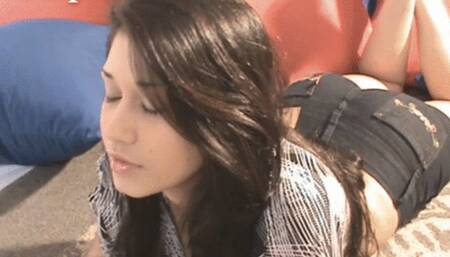 Smoking Sexy Girl Stephany 20 Mp4 960X540