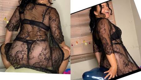 Cute kitty makes sit to pop for you