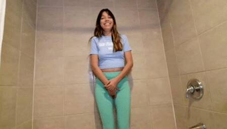 INEED2PEE IPOD Amatuer Annalyne pees her leggings 1st timer!