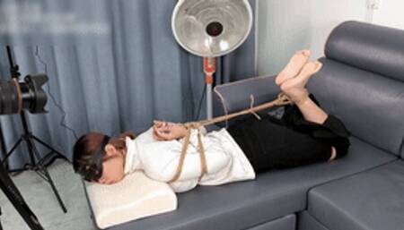 xy277-A girl who came to travel experienced being tied up by ropes