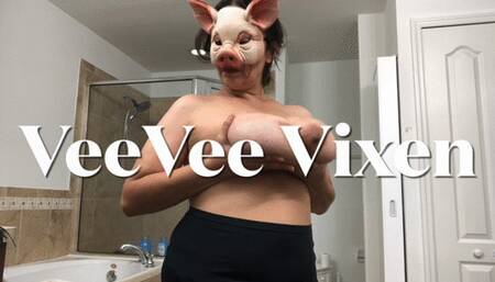 MILF piggy pumping her tits