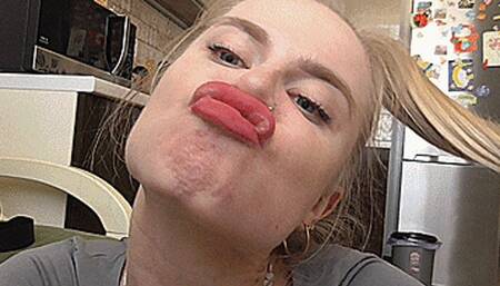 I smell my lips! MP4