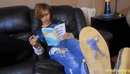 Flattened by a Giant - Elis Ataxxx decides to move in with Richard Lennox, a man who has a fetish for butts, and Richard goes to extreme lengths to satisfy his obsession and shrinks himself down to get an up-close view, only to end up getting crushed by t