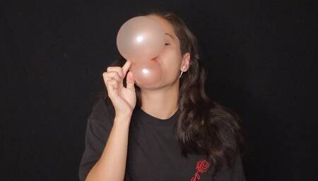 Amateur teen blows bigger bubbles