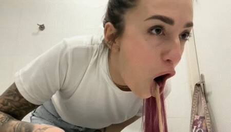 Pukke in public toilet, Stomach revolutions HD