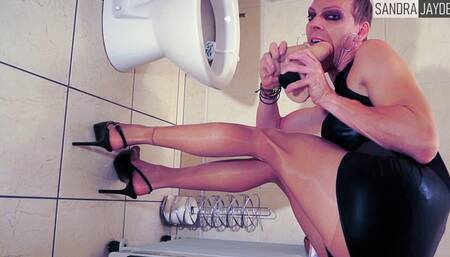 Sandra Jayde 12-08-16 I like being a slut in the toilets, it's exciting, I suck two dildos