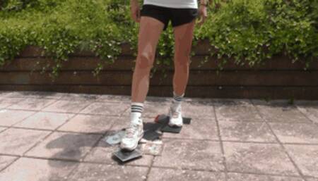 Sneaker-Girl Doro - Crush some old CD