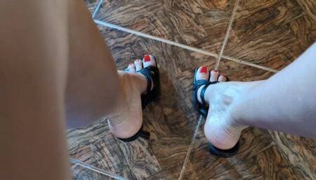 Katherine sensual foot teasing on torn heels