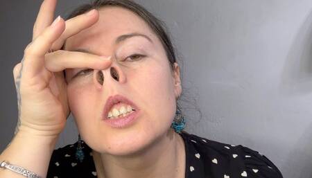 Charmy cleans her dirty nose m02