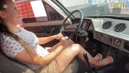 Jarlyn makes strong accelerations to the Fiat 147 custom