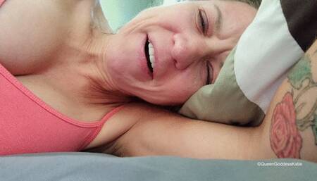 Massive wakeup piss with QueenGoddessKatie