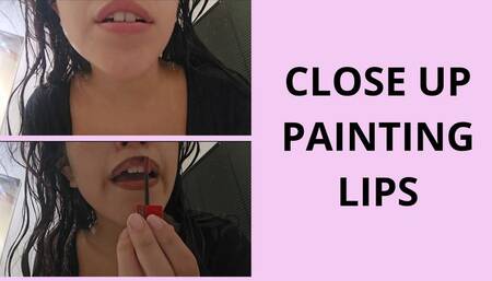 CLOSE UP PAINTING LIPS