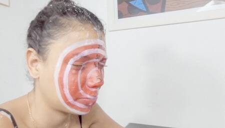 WHO SCORES THE MOST POINTS BY HITTING THE TARGET WITH SPIT? - BY MORENA ROSA AND THAY FLORES - CLIP 3