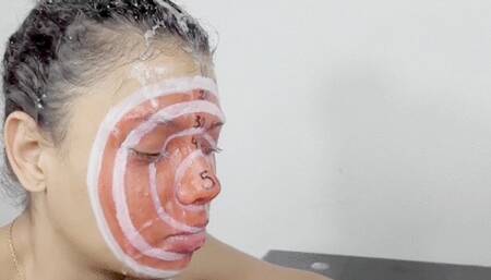 WHO SCORES THE MOST POINTS BY HITTING THE TARGET WITH SPIT? - BY MORENA ROSA AND THAY FLORES - CLIP 5