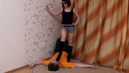 Good boy experiences trampling by the dominant wife, vf0100h 720p