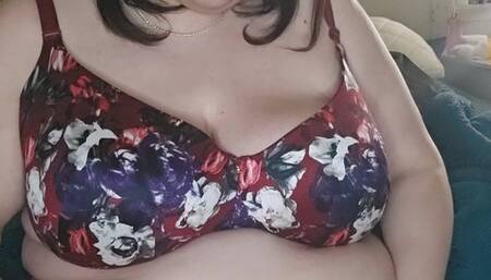 Belly jiggles and snacks with ending burps