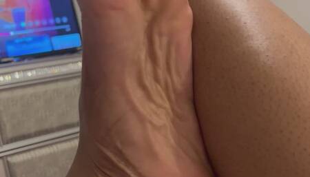 Goddess Yemayá pink soft sole wiggling her pretty white toes