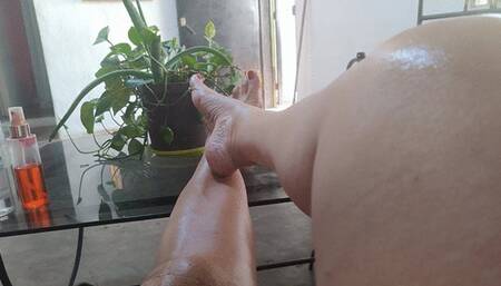 What beautifully pronounced arches and wrinkled soles on the same feet (1)