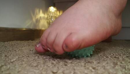 Foot and massage ball: dance of silence