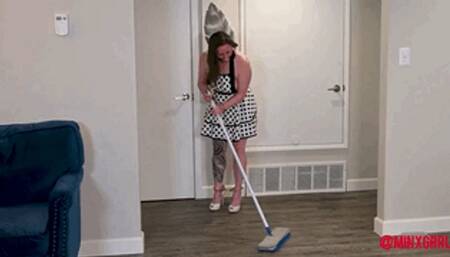 MinxGrrl Does Her Chores (WMV Format)