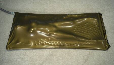 Gold vacuum bed with balls and vibro