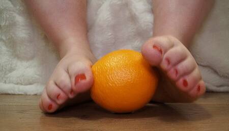Playing with feet in complete silence | BBW Toes and Orange