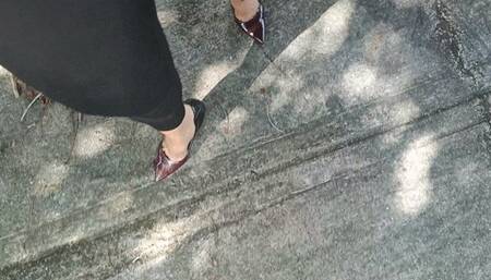 Angelin walking in stiletto heels in the middle of the park (1)