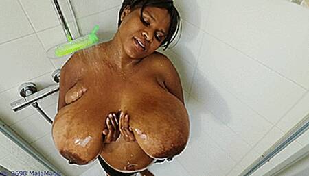 Maja meets Pam Part 228 - A Hot Morning Shower with Pam - Alternate Version (Clip No 2698 - wmv version)