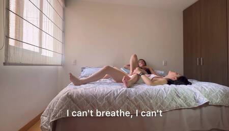 Lesbianas Luchando Con Sus Almohadas