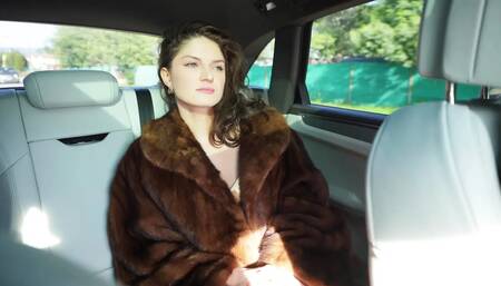 Francesca, 30 years old, translator speaking four languages!