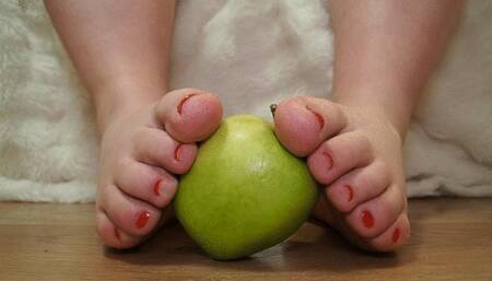 Playing with my toes on a green apple | Total silence