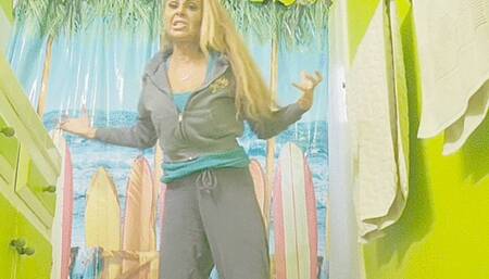 Giantess Smashing Tall Buildings and Walks Around