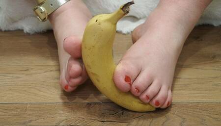 Banana and the grace of feet | Complete silence