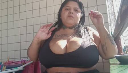 Bbw fumando na sacada