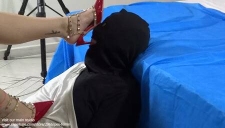 WORSHIP MY RED SANDALS AND MY DELICIOUS FEET CRISTINA AND MALE SLAVE