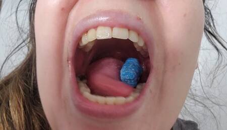 Crunchy, Gooey, Sweet Delights – Close-Up Chewing, Munching, and Mouthwatering ASMR Bliss