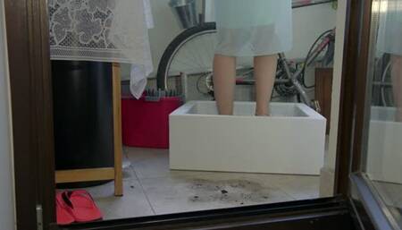 Helena Use This Man To Clean Dirty Feet - Full - Polish Language