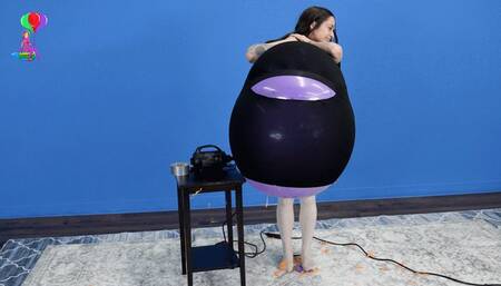 Momo Does Balloon Stuffing with Jess J 4K (3840x2160)