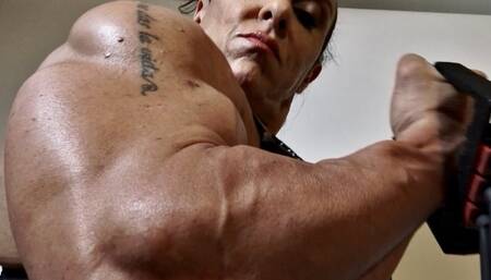 OLD FIRST VIDEO 2023 WHEN I START muscle offseason winter massive biceps big back posing flexing while make up face photograpy chest pecs biceps glutes arms