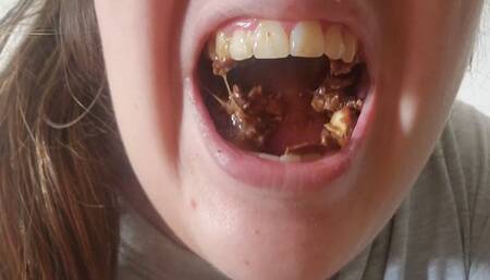 Satisfying Crunch – Intense Close-Up Chewing ASMR