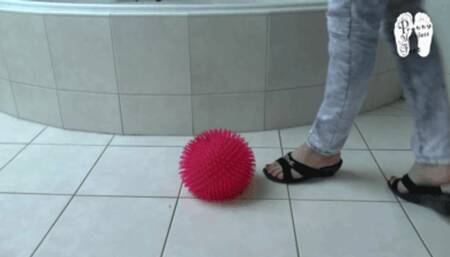 Massage Ball under naked Feet