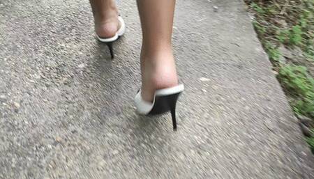 Kendall tries to start car while pumping pedals (5)