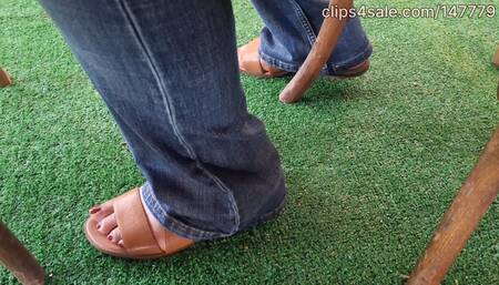 Ebony MILF With Pretty Feet At Saturday Party In Salamander