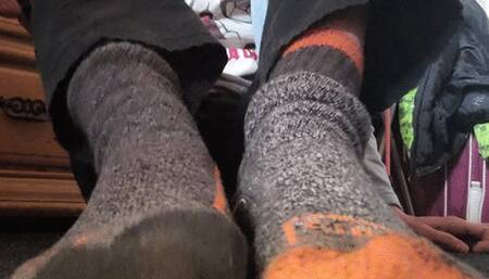 Removing Sweaty Socks & Giving Footjob