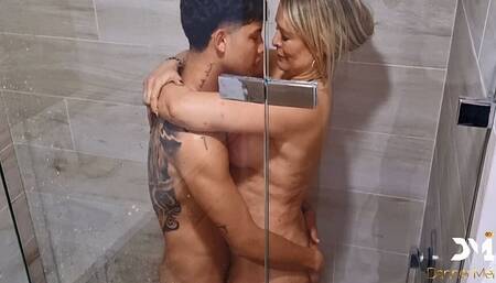 My Stepmother in the Bathroom - MILF Monique Fuentes & Danner Mendez