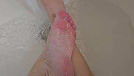 Cute Toes Take a Tubby