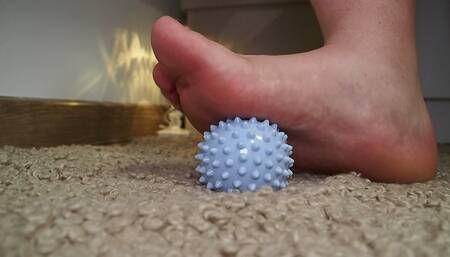 Grace of the foot: massage ball in action
