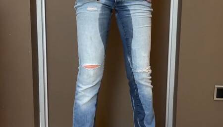 I peed my jeans in front of a closed toilet door for 20 mins