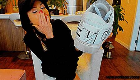 Smelly Gym Sneaker Fumes: Sneaker Fetish